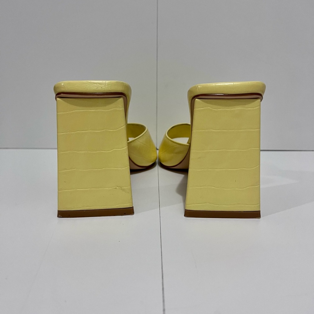 BiLLiNi Quinn Yellow Heels - Picture 3 of 6